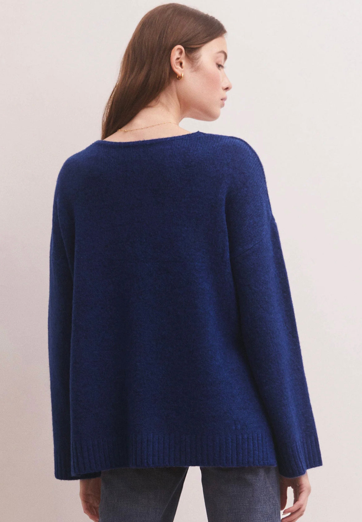 MODERN V-NECK SWEATER