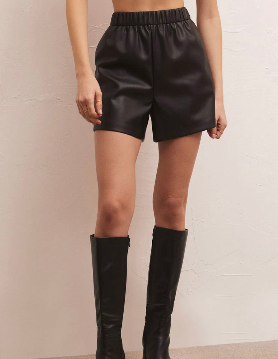 Z Supply TIA FAUX LEATHER SHORT